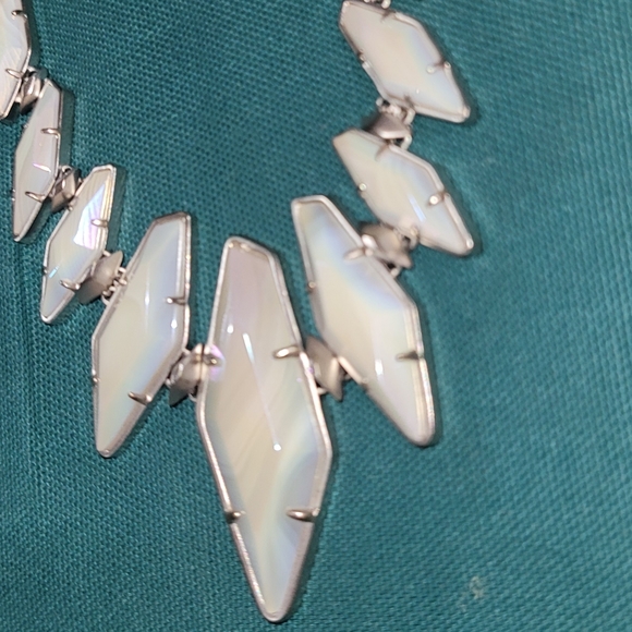 IRIDESCENT WHITE BANDED AGATE NECKLACE SILVER NWT - Picture 10 of 15